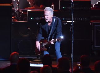 Fleetwood Mac Reveals the Background of Lindsey Buckingham’s Exit