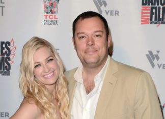 “2 Broke Girls” Star Beth Behrs Marries Mad Men’s Michael Gladis