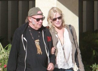 Daryl Hannah and Neil Young Are Reportedly Married!