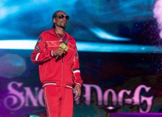 Snoop Dogg Thanks His #1 Supporter Whilst Receiving His Hollywood Star