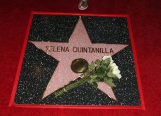 Netflix is Making a Series About Selena