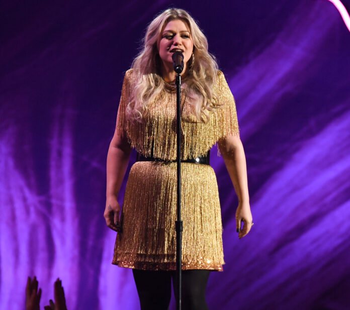 Kelly Clarkson performs at the 2018 Billboard Music Awards