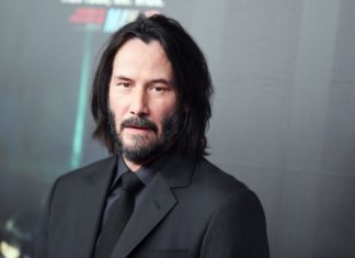 Keanu Reeves Takes No Chances When it Comes to Posing for Pictures